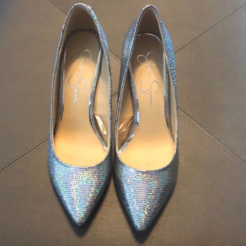 Like new sparkling, dazzling, “Ooooh look at you girl!” Jessica Simpson pumps.
